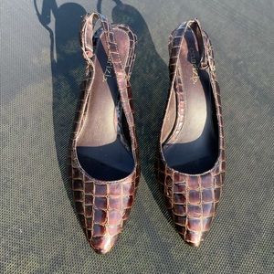 Low heel dress shoes